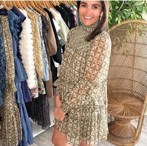 💖NWT Olivaceous Green Smocked Ruffle mini Dress, sz Lg.